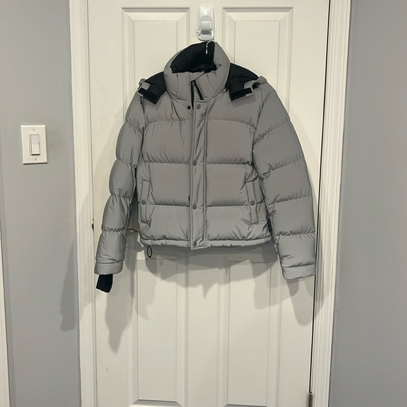 Aritzia Super Puff Shorty - Hi-Vis / reflective silver - Picture 4 of 9